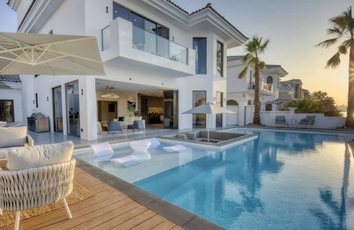 Palm Jumeirah Villa | Villa Malissa- Exclusive 5-Bedroom Villa by Luxury Explorers' Collection