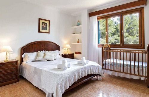 Marina Manresa House | Villa Manresa is located near the Alcudia suburb of Malpas and is within walking distance of two bea