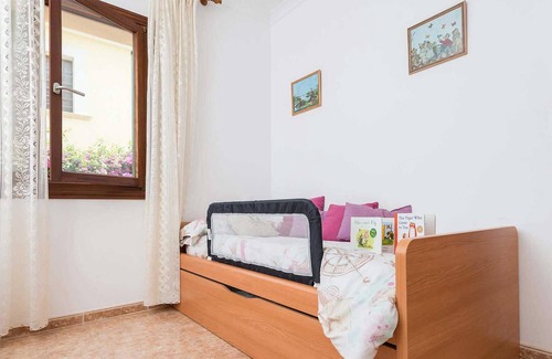 Marina Manresa House | Villa Manresa is located near the Alcudia suburb of Malpas and is within walking distance of two bea
