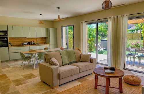 Goult Villa | Villa Mathilde, a 3-star furnished holiday home in the heart of Goult