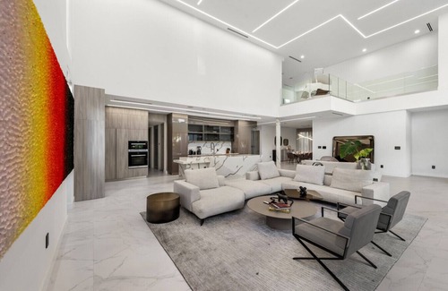 Northeast Miami Apartment | Villa Medici-Unique and Modern smart home