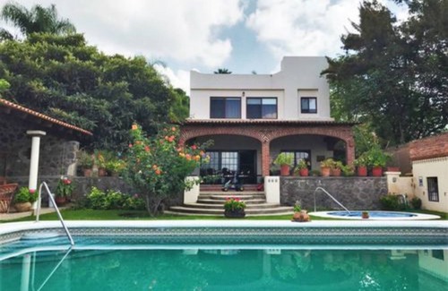 Jocotepec House | Villa Meli 2 by Kivoya