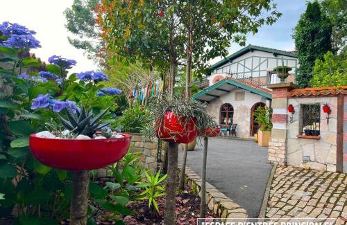 Anglet Villa | Villa Merkel - 27 pers - 11 chambr - 10 WC - Piscine