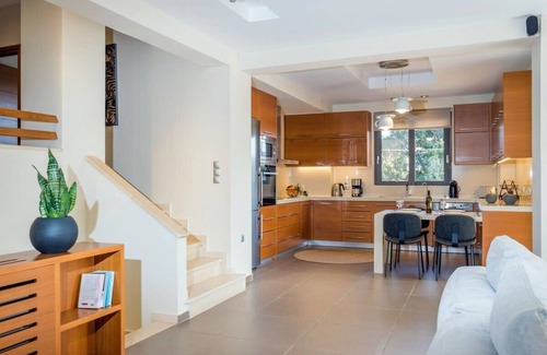 Potistiria House | Villa Merlin Summary:
