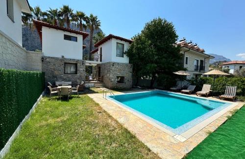 Dalyan Villa | Villa Merry - Dalyan Stonehouse with Palmtrees, 50m to River
