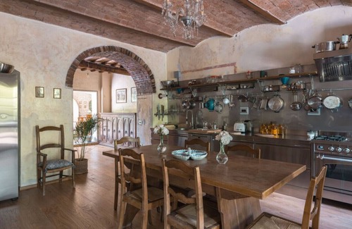 Cerbaia Apartment | Villa Mezzola