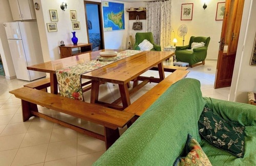 Carini Villa | Villa Mia Carini, 150 meters from the sea and 5 km airport, beautiful vintage villa