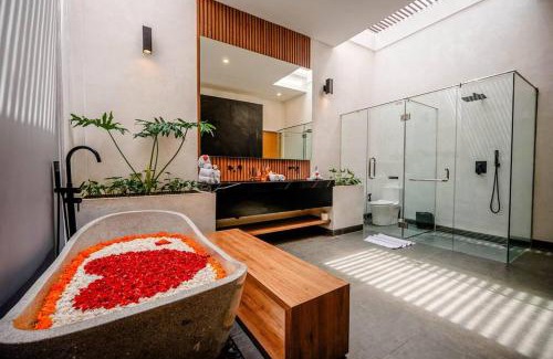 Beraban Villa | Villa Midori - Luxury Spacious Haven Rooftop and Pool Paradise