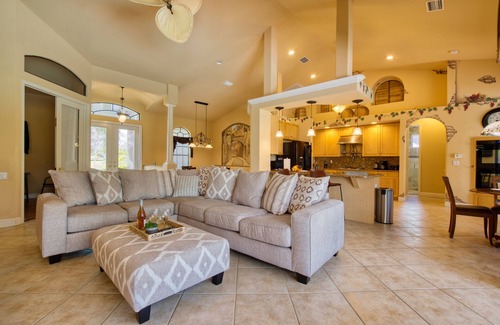 Pelican Villa | VILLA MIRACLE – HEATED POOL & SPA | BOAT RENTAL + TOURS VOUCHER INCL.