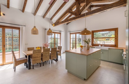 Lecrin Valley Villa | Villa 'Mirador Del Lago' with Lake View, Wi-Fi and Air Conditioning
