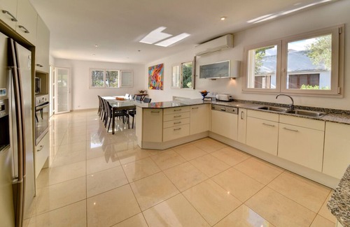 Cala d'Or House | Villa mit Direktem Strandzugang zu Einer Sandigen Bucht in Cala D'or Zentrum