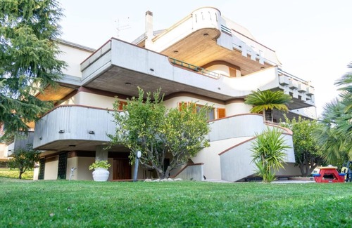Mosciano Sant'Angelo Bed & Breakfast | Villa Monaco: Double Room in Villa with Pool, Hot Tub