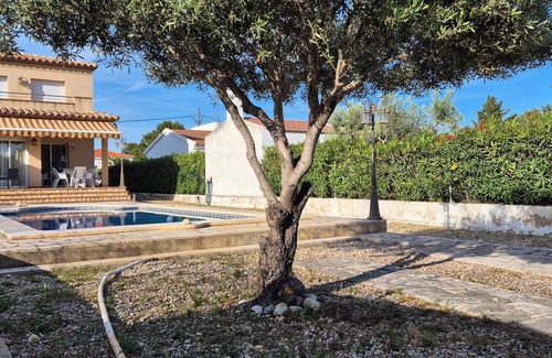 Les Tres Cales Ski Chalet | VILLA MONREDÓ. Spacious house with private pool and large garden.