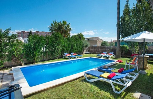 Alcudia Ski Chalet | Villa Montelo holiday rental with private pool near the beach.