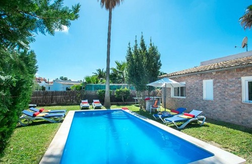 Alcudia Ski Chalet | Villa Montelo holiday rental with private pool near the beach.