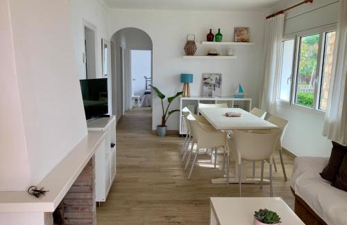 L'Escala House | Villa Montserrat 2, Terrace & Pool