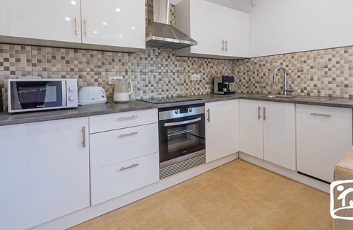 Paichi Villa | Villa MORAIRA HILL by Abahana Villas