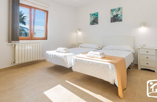 Paichi Villa | Villa MORAIRA HILL by Abahana Villas