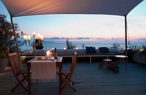 Monte Argentario Villa | VILLA MORESCA Summary