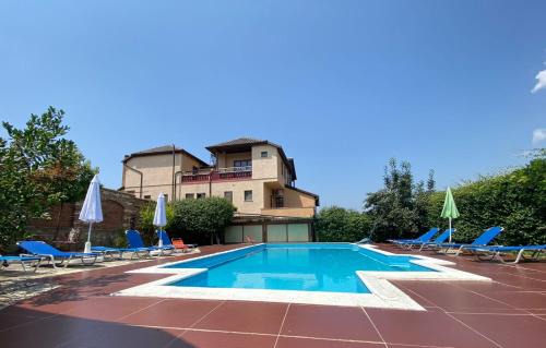 Tirana House | Villa Mugs
