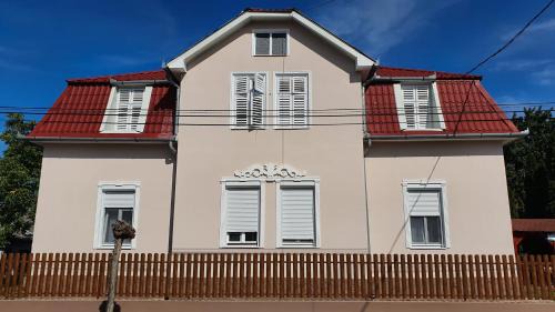 Balatonlelle Apartment | Villa Napsugár