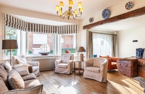 Koksijde-Bad Villa | Villa near De Panne Beach with Sea Views