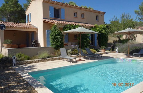 Saumane-de-Vaucluse Villa | Villa near Saumane-de-Vaucluse with private swimming pool and lovely garden