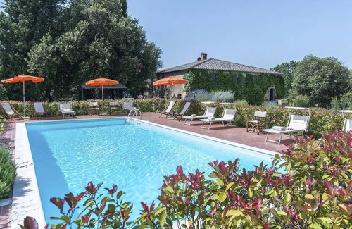 Trequanda Villa | Villa near Siena and Montalcino with private pool and garden