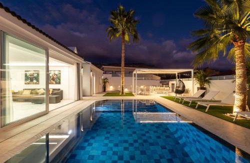 Callao Salvaje House | VILLA NICOLE wifi, gym, Heated Pool