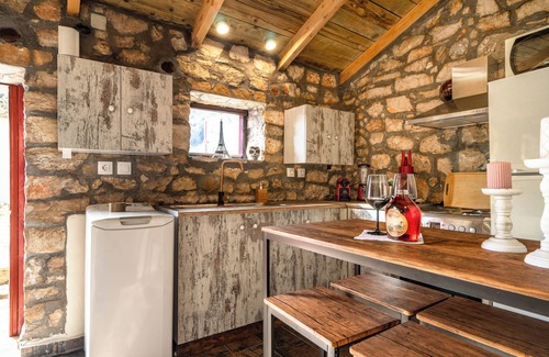 Poulata Villa | Villa 'Nikos' with Mountain View, Wi-Fi and Air Conditioning