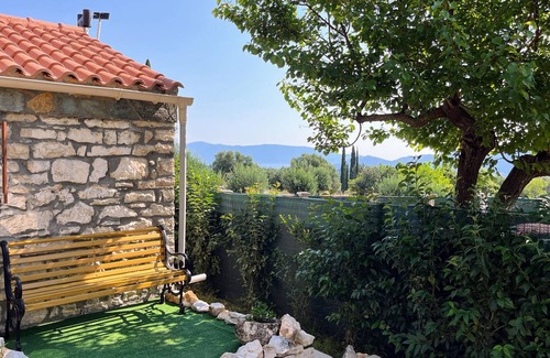 Poulata Villa | Villa 'Nikos' with Mountain View, Wi-Fi and Air Conditioning