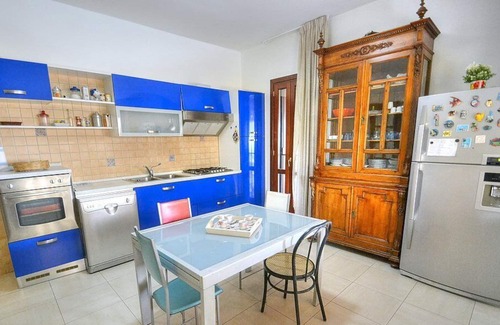 Agropoli Villa | Villa Nives: A spacious three-story villa situated at a short distance from the beach, with Free WI-FI.