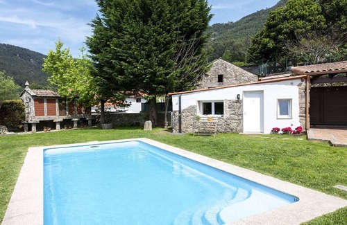 Villadesuso Villa | Villa Oia (249), sea views near Baiona