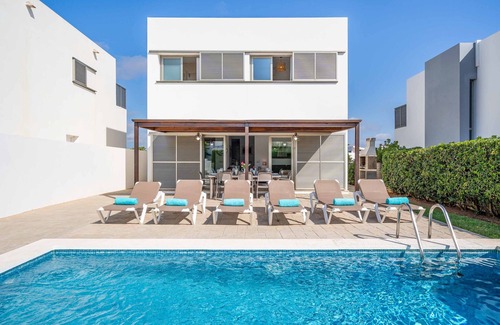 Cala'n Bosch Villa | Villa Oleander - Four Bedroom Villa, Sleeps 8