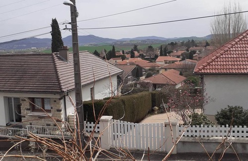 Perignat-les-Sarlieve Villa | Villa on the heights with garden not overlooked