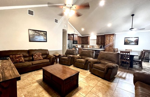 New Braunfels House | Villa on River Road - First House Front Row - Tube from your Front Door!