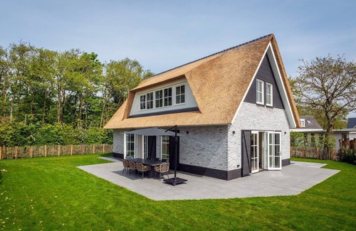De Koog House | Villa on Texel near Beach and Forest