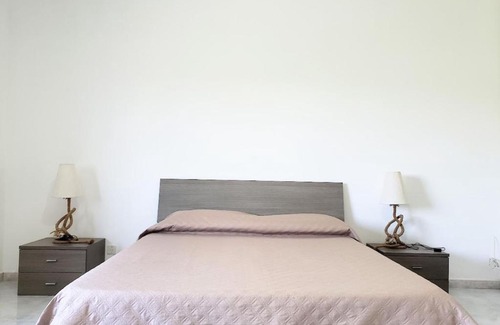 Monte Sant'Angelo Villa | Villa Orchidea