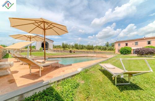 Capannori Villa | Villa Orlando Lux con Piscine Private a Lucca by TuscanyWeGo