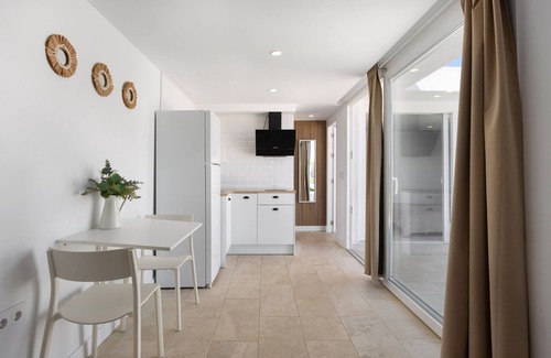 Chiclana de la Frontera House | Villa 'Pablo' with Private Pool, Private Terrace and Air Conditioning
