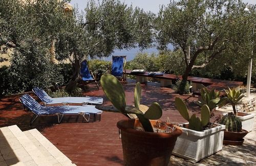 Scopello Villa | Villa Papillon - to experience a beach holiday for free.
