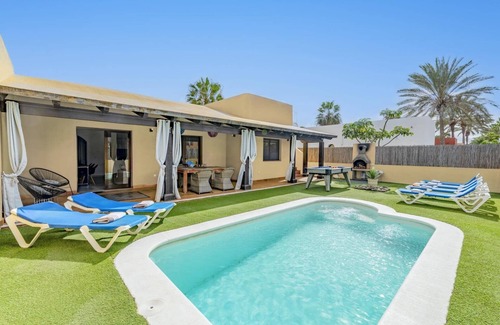 Corralejo Villa | Villa Papagayo Deluxe by Villa Plus