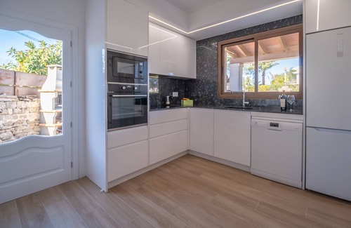Alcudia Ski Chalet | Villa Paraiso 600m from Alcudia Beach