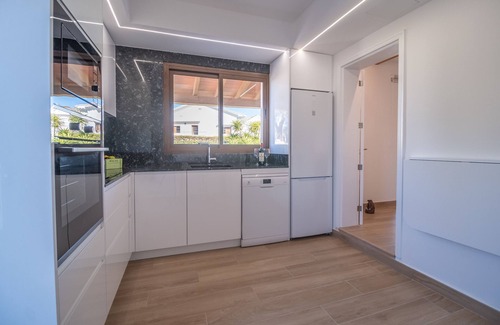 Alcudia Ski Chalet | Villa Paraiso 600m from Alcudia Beach
