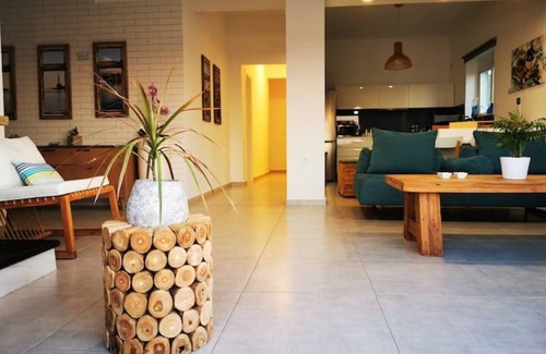 Daratsos Villa | Villa Patroklos seaview 1 minute from the beach ~ heated pool