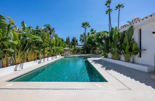 San Pedro de Alcantara Villa | Villa Peman Luxurious Beachside Villa