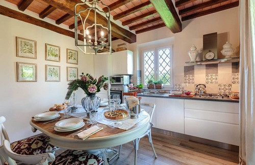 Lucca Historical Center Villa | VILLA PEMOLA a Luxury Farmhouse with Garden and bikes in Lucca Town