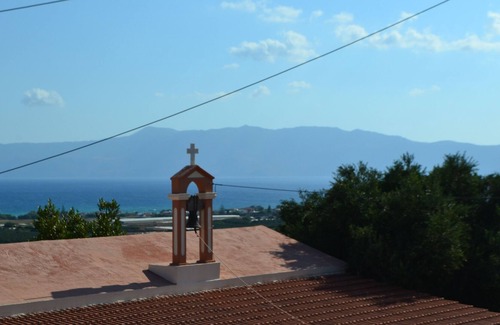 Neo Chorio Villa | Villa Philokalia- "Our love of what is beautiful does not lead to extravagance"