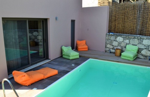Neo Chorio Villa | Villa Philokalia- "Our love of what is beautiful does not lead to extravagance"