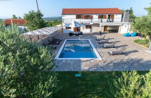 Benkovac Villa | Villa Pietra- Modern rustic poolside oasis